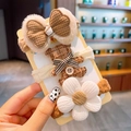 Detailansicht von Plüschbär, Stoffblume und brauner Schleife für Kinderhaargummis - Knopf Kaffee-Bär 3-teiliges Set