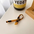 Eleganter Haarclip aus Acetat mit Schildpatt-Muster und goldener Schleife - Kaffee Schildpatt