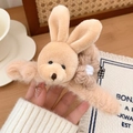 Molletta per capelli a forma di coniglio in peluche con fiori in maglia e pelliccia - Piccolo Coniglio Marrone Molletta Peluche