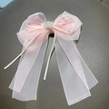 Haarklammer mit rosa Organza-Schleife, weißen Perlen und langen Bändern für Mädchen - Rosa