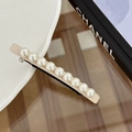 Elegante pasador de acetato beige con nueve perlas blancas de imitación y cierre de resorte - Blanco Crema Estilo Estrecho