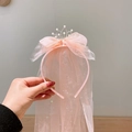 Diadema de corona rosa para niñas con velo de tul suave y perlas delicadas - Rosa