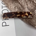 Pasador rectangular de acetato de carey con letras blancas de France Handmade - Clips de resorte / Estilo Carey Marrón (8.6cm)