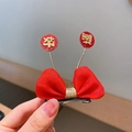 Barrette à nœud rouge du Nouvel An chinois avec breloques dorées et détails festifs - Bonne chance