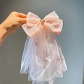 Pinza para el pelo con lazo de tul rosa y velo de malla blanca con bordados finos - Rosa