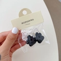 Mini-Haarklammern aus Acryl in Blumenform, Set in Schwarz-Weiß mit Verkaufsverpackung - Blumen Transparent & Schwarz
