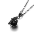 Detalle del colgante de garra de dragón con gema negra en una cadena de acero - Garra de Dragón Bola Negra (Solo Colgante, Sin Cadena)