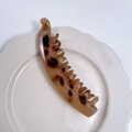 Matte banana hair clip with classic brown leopard tortoiseshell pattern for women - Light Leopard