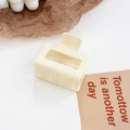 Pinza para el pelo cuadrada de color blanco crema con diseño geométrico hueco - Blanco