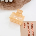 Pinza para el pelo cuadrada ámbar translúcida con diseño geométrico hueco de resina - Naranja