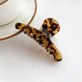 Elegant medium tortoiseshell acetate hair claw clip with leopard pattern for women - Dark Tortoiseshell