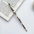 Minimalistische Haarspange aus Acetat mit Schildpattmuster und elegantem Twist-Design - Spiral-Haarstab / Helles Schildpatt