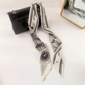 Elegante pañuelo de seda blanco y negro con diseño France Paris para adornar bolsos - Letra Retro (Puntiagudo)