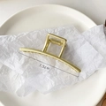 7,5 cm Goldene matte Haarklammer aus Metall mit minimalistischem geometrischem Design - M / Mattgold