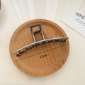 Große 12cm geometrische Haarklammer aus legiertem Metall in Anthrazit auf Holztablett - Groß / Gunmetal-Schwarz