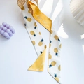 Pañuelo twilly delgado con estampados de piña y diseño de seda amarilla doble cara - Estilo Piña (C1117)