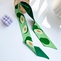 Pañuelo estrecho verde con lindo estampado de aguacate y acabado satinado suave - Estilo Aguacate (C1117)