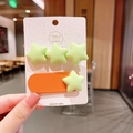 Détails de jolies barrettes à cheveux avec étoiles pastel sur carte de présentation - Étoile Verte