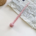 Eleganter Haarstab aus Acetat mit rosa Marmormuster und Kugel für Duttfrisuren - Rosa Texturiert