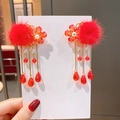 Barrettes enfants avec pompons en fourrure rouge et longues franges dorées Hanfu - Fleur de Prunier en Cristal Fourrure de Vison Rouge Style 7