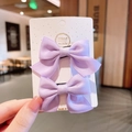 Set mit zwei lila Satin-Haarschleifen für Mädchen auf einer weißen handgemachten Karte - Satin Schleife Haarklammer (C852) / Lila