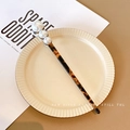 Elegant vintage tortoise shell hair pin with three white pearls in a vertical row - Tortoiseshell Style with Pearl / Leopard Pearl Hair Stick