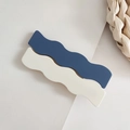 Set of two wavy hair clips in navy blue and cream white with a matte finish - Blue & White
