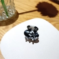 Mini-Haarklammer aus Acetat mit schwarz-weißem Marmormuster für seitliches Haarstyling - Black and White Marble