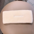 Diadema de invierno en lana tejida beige con textura acanalada y detalle bordado - Beige