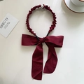 Serre-tête élégant bordeaux avec nœud, perles et tissu plissé dans un style vintage - Bordeaux