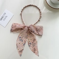 Serre-tête à motif floral rose avec perles artificielles et détails de strass - Floral Fin Rose