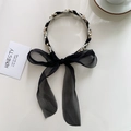 Serre-tête élégant en ruban noir avec perles et nœud en résille pour un style raffiné - Perle Strass Noir