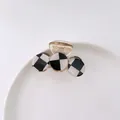 Pinza per capelli da 5cm con motivo a scacchi bianchi e neri su resina trasparente - Piccolo (5cm) / Bianco