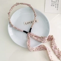 Serre-tête en tissu rose à imprimé floral avec de longs rubans élégants pour cheveux - Floral Rose Noué
