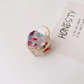 Mini pinza de pelo de corazón con diseño de mármol en colores rojo azul y blanco chic - Floral Multicolor