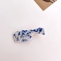 Kleiner Haarkamm aus Acetat in Weiß mit elegantem blauem Marmormuster für Damen - Blau Marmor