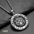 Gros plan détaillé du pendentif Lion en acier titane sur une surface de roche sombre - Pendentif Seul (Sans Chaîne) Lion Argent