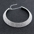 Luxuriöse mehrlagige silberfarbene Choker-Halskette mit fünf Reihen funkelnder Strasssteine - Fünfreihig