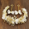 Set per sposa fatto a mano con fiori di rete bianchi, perle e libellule dorate - Cerchietto E Orecchini Set / Bianco