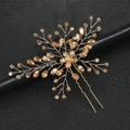 Détail de l'épingle à cheveux mariée en or avec fleurs en cristal ambre et fil torsadé - Cristal Doré