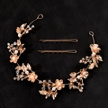 Enredadera de pelo para novia en oro rosa con perlas blancas, diamantes y flores de metal - Oro Rosa Estilo 1