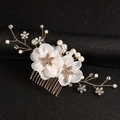 Europäischer Braut-Haarkamm mit weißen Chiffonblüten, Perlen und Strass auf Golddraht - Goldener Stil (TS2390) / Elfenbeinweiß (Goldene Basis)