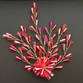 Dettaglio del fermaglio sposa fatto a mano con perle di cristallo rosse e filo metallico dorato - Rosso