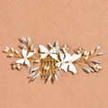 Peine de novia con marco de alambre dorado, mariposas blancas y cuentas de cristal azul - Dorado (Color de la Imagen Principal)