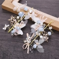 Dettaglio di fiori in seta blu e fermagli per capelli a farfalla in tulle con perle e strass - Coppia di Fermagli per Capelli