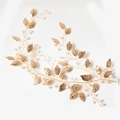 Elegante tralcio per capelli da sposa dorato con foglie metalliche e perle bianche - Oro