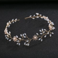 Cerchietto da sposa dorato fatto a mano con perle bianche e fiori di cristallo - Stile 2 Filo di Rame Dorato