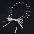 Dettaglio di accessorio per capelli con perle fatte a mano e nastro di seta - Stile 1 / Oro