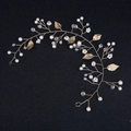 Vini de pelo con hojas doradas, perlas blancas y cuentas de cristal para novias de boda - Dorado