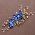 Peigne à cheveux doré élégant avec fleurs en tissu bleu et accents de perles - Bleu saphir